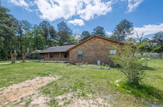 Building Photo - 22090 Little Dirt Rd
