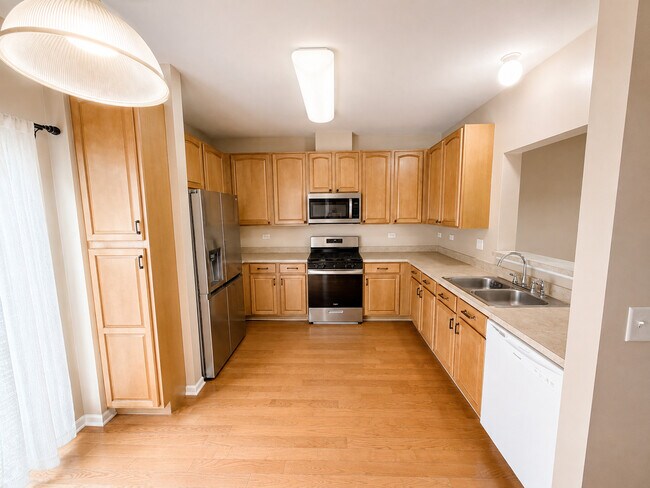 Building Photo - 505 Cary Woods Cir