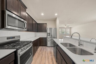 Building Photo - 145 Goldfinch Dr