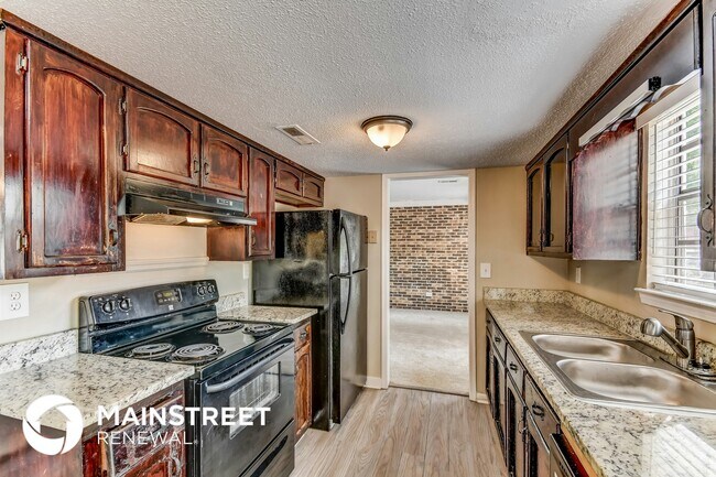 Foto del edificio - 904 Pine Forest Cir