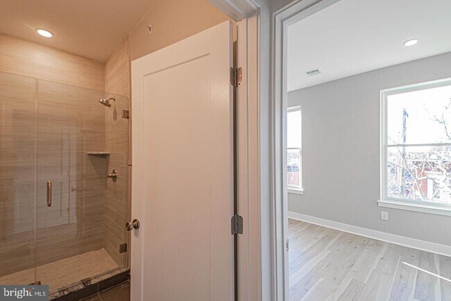 Building Photo - 713 S 51st St