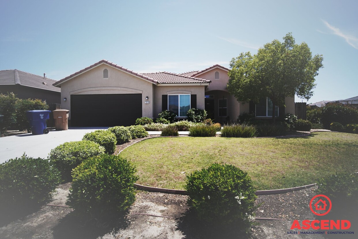 Primary Photo - Stunning Home Off of Hosking and Wible!