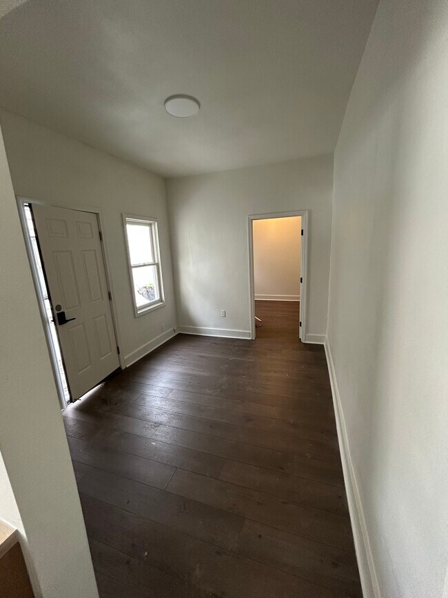 Building Photo - 232 Ferris St