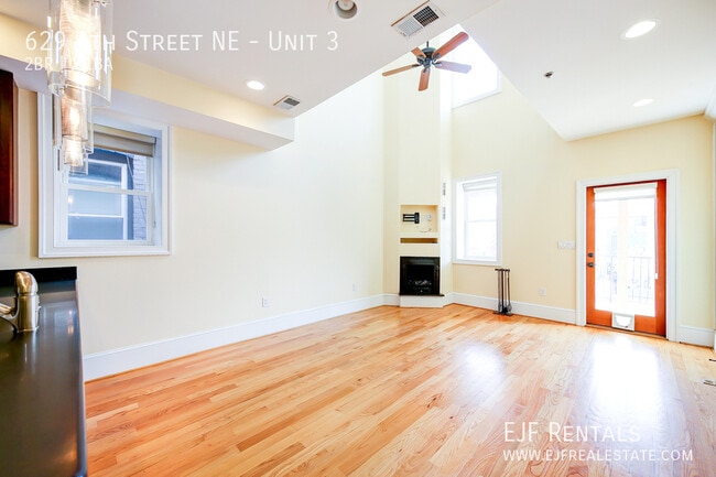 Building Photo - 629 4th St NE