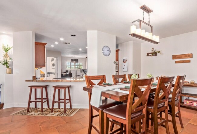 Building Photo - 11296 E Sunnyside Dr