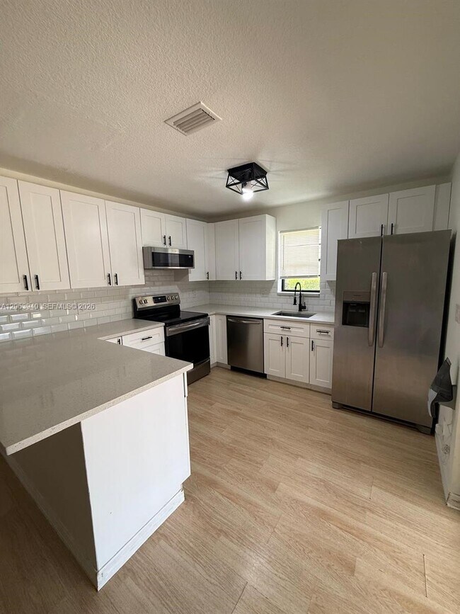 Foto del edificio - 2551 NW 99th Ave