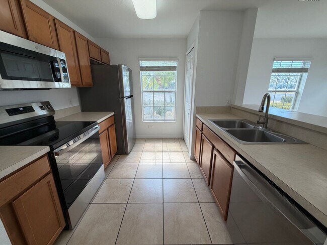 Building Photo - ANNUAL RENTAL - VISTAS AT HERITAGE BAY - 3 BED / 2.5 BATH TOWNHOUSE