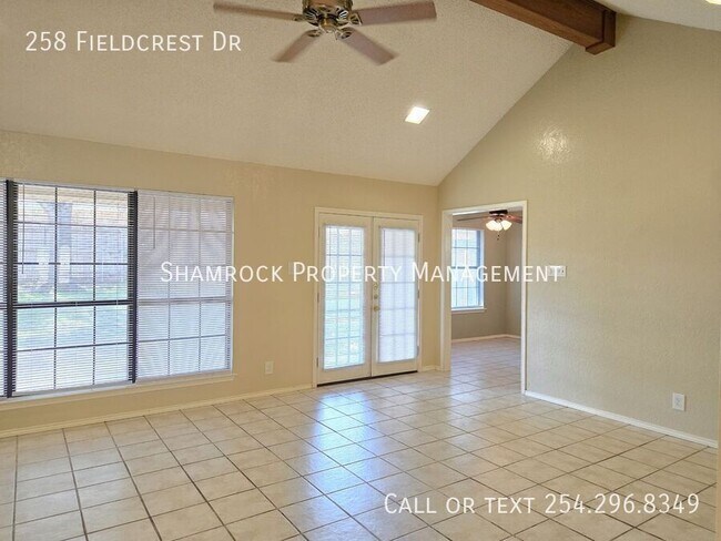 Foto del edificio - 3/2 Beautiful Hewitt home