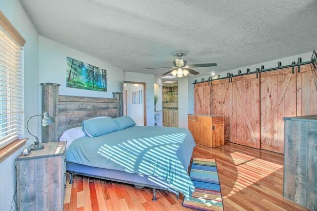 Foto del edificio - 11125 Malaguena Ln NE
