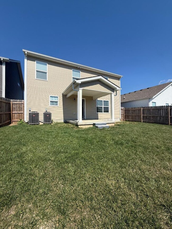 Foto del edificio - 2484 Feathersound Wy