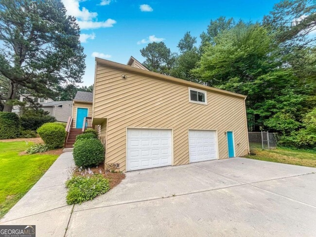 Building Photo - 2010 Shadow Bluff Ct NE