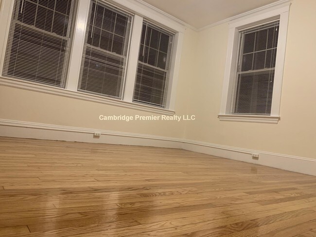 Building Photo - 156 Summer St