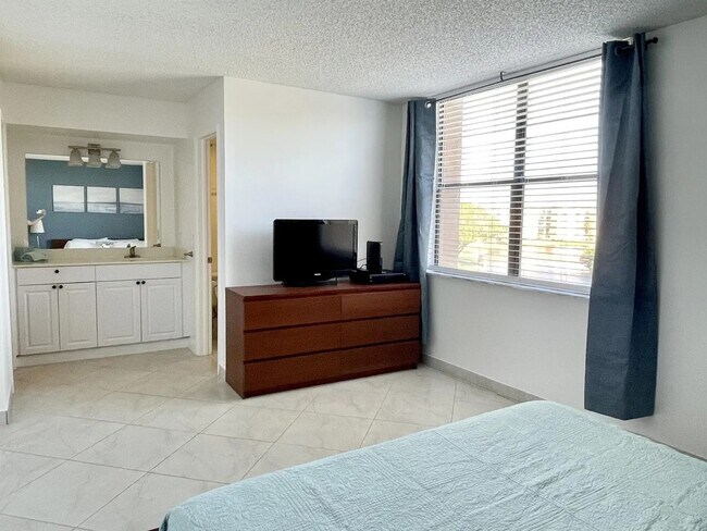 Foto del edificio - 2455 Lindell Blvd
