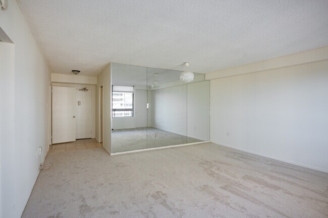 Living room - 3701 S George Mason Dr