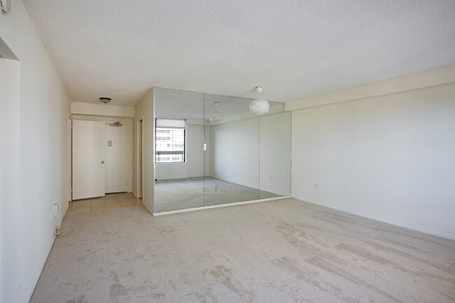 Living room - 3701 S George Mason Dr