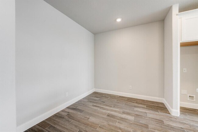 Building Photo - 10110 Water Harbor Dr