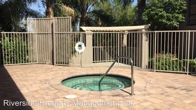 Building Photo - 1025 La Terraza Cir