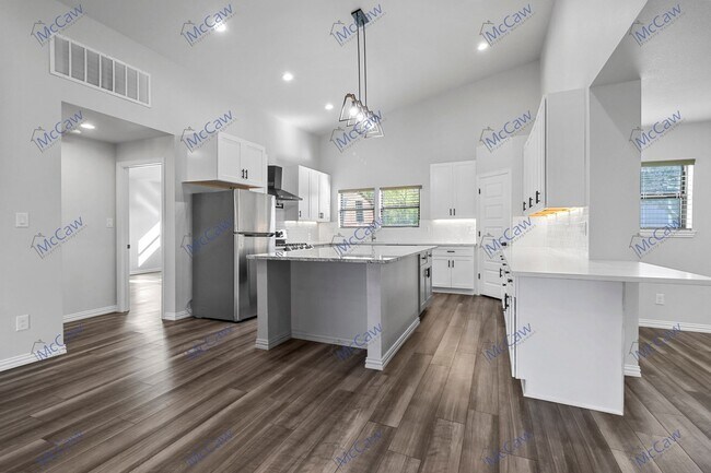 Foto del edificio - Updated Price for New Year! Lovely 3/2 in ...