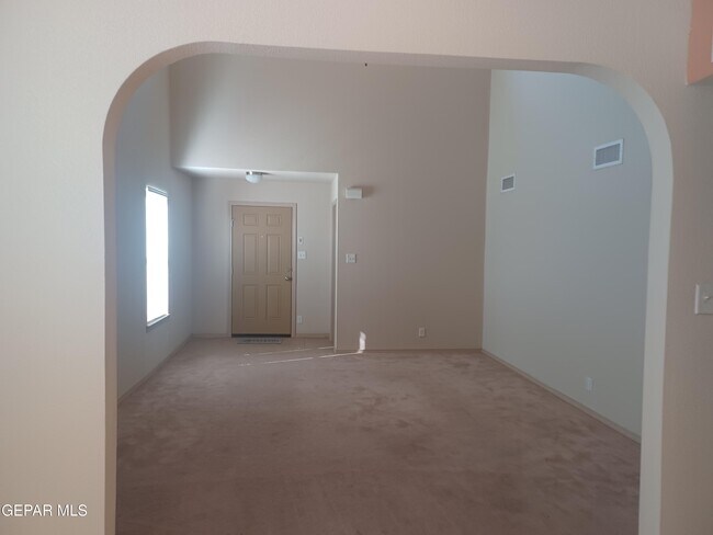 Building Photo - 2300 Honey Dew St