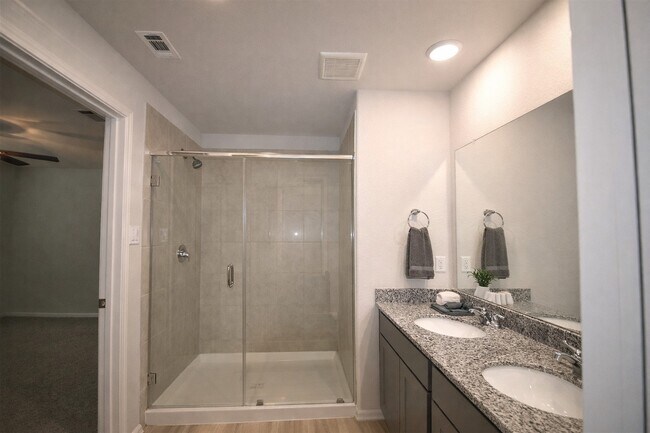 Foto del edificio - 18831 Glenwood Chase Ct