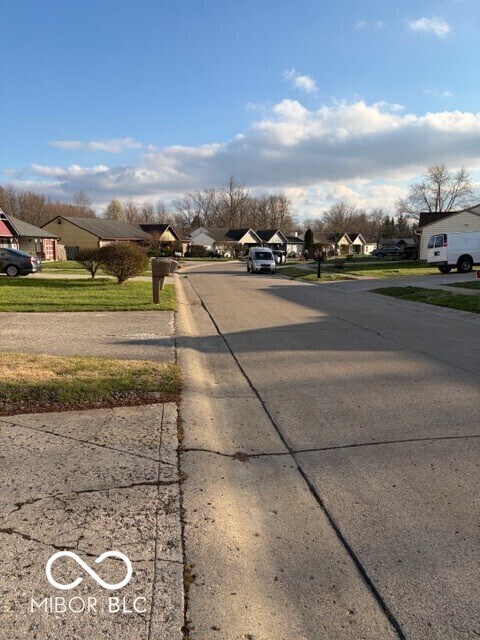 Foto del edificio - 5321 Gainsborough Ct