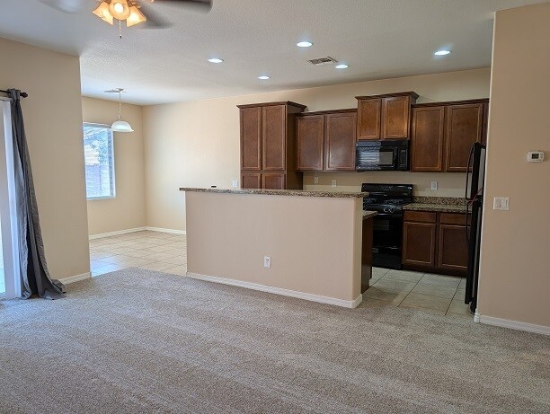 Building Photo - 42512 W Monteverde Dr