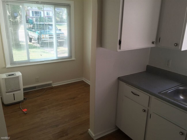 Building Photo - 286 Burr St