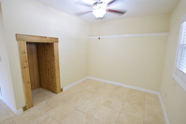 Foto del edificio - Charming 3 Bedroom 2 Bathroom Near Downtow...