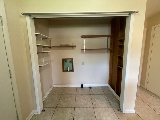 Building Photo - Below Market Price! Awesome value! GREAT L...