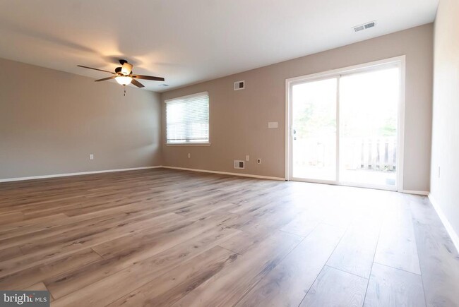 Building Photo - 2 Fairfax Ct