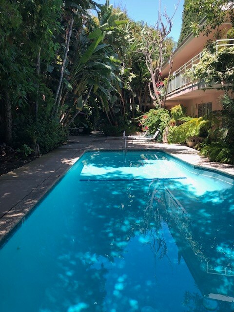 Foto del edificio - 4228 Longridge Ave