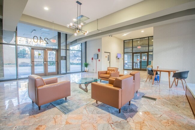 Building Photo - Amazing Studio Condo Unit in Southwest Wat...
