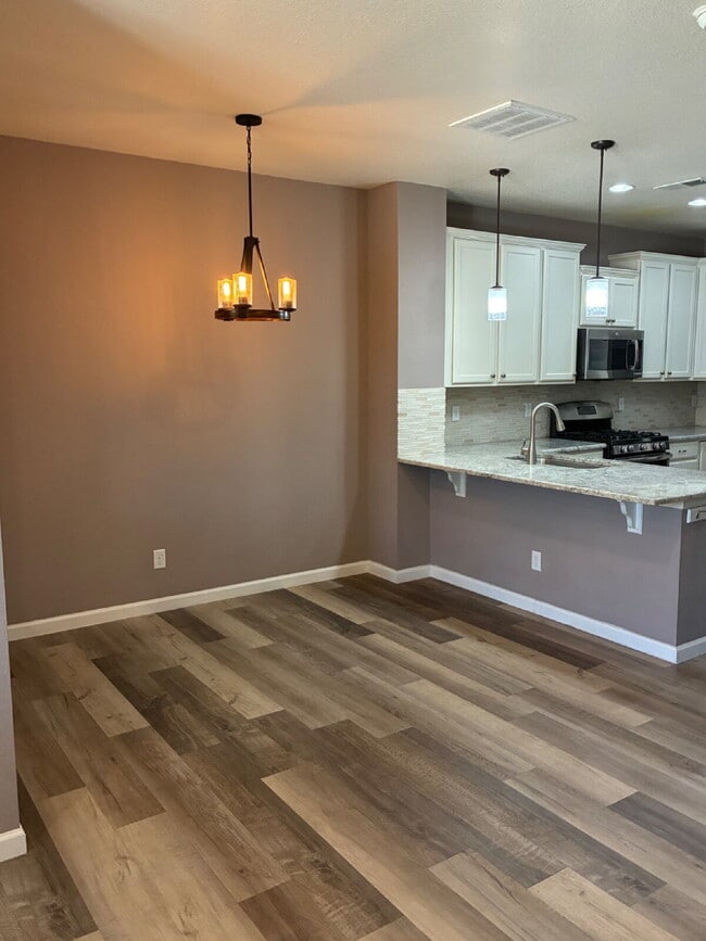 Building Photo - Beautiful Lake Oasis with 3 Bedrooms and 3 Bathrooms!