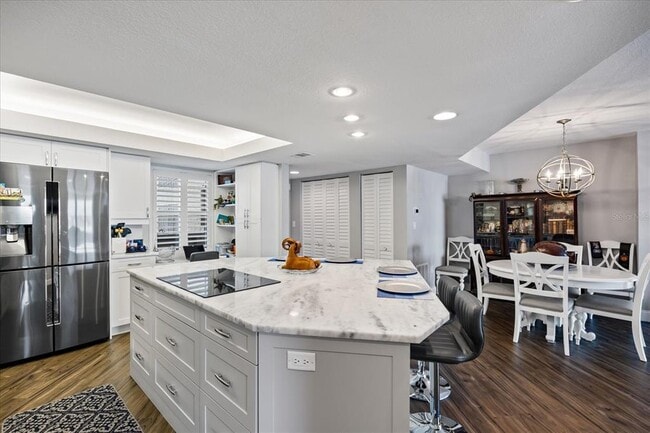 Foto del edificio - 5200 Brittany Dr S