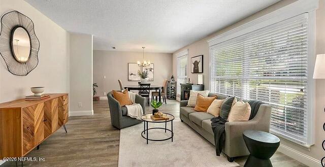 Foto del edificio - 1819 W 12 Oaks Ln