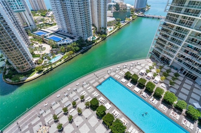 Foto del edificio - 475 Brickell Ave