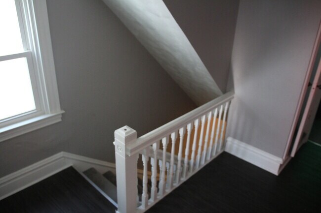 Building Photo - Available July--Large Home Available in Be...