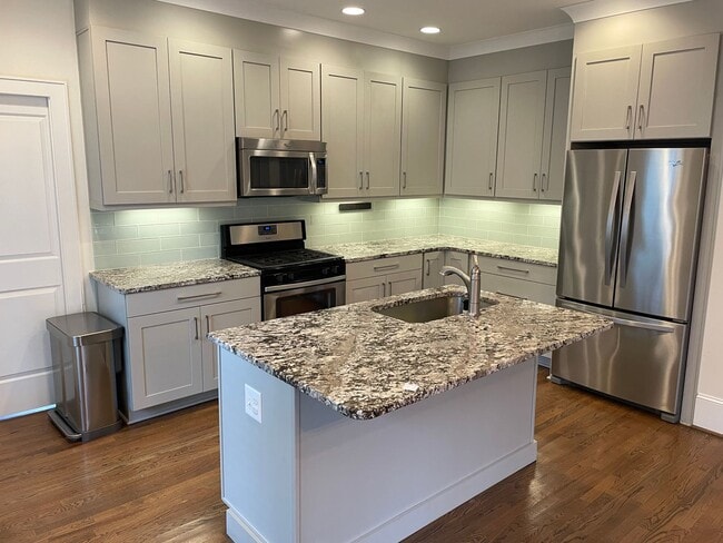 Building Photo - 2321 Barry St