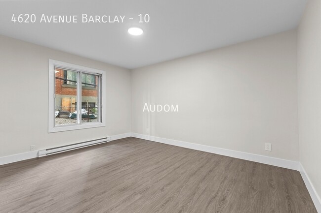 Photo du bâtiment - 4620 Av. Barclay