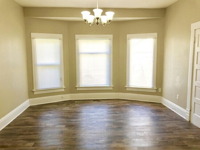 Building Photo - 2 or 3 bed/1 bath house in Indian Hills av...