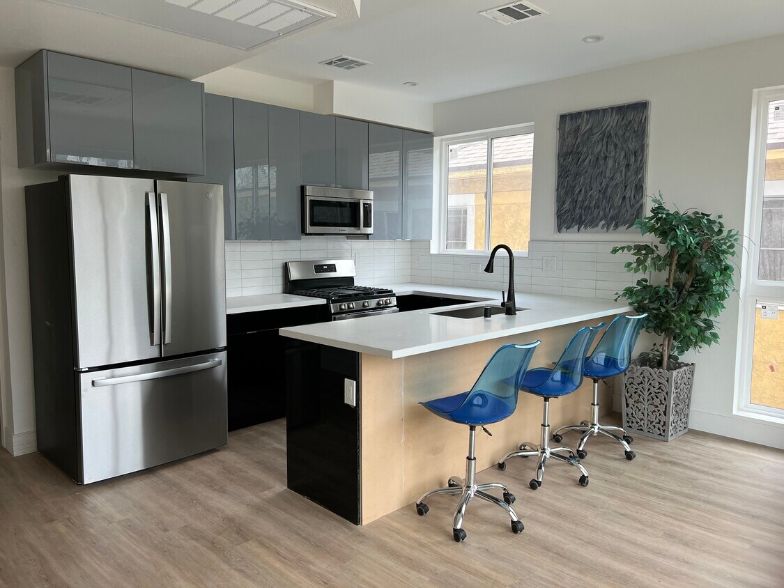 Foto del edificio - 3105 S Normandie Ave