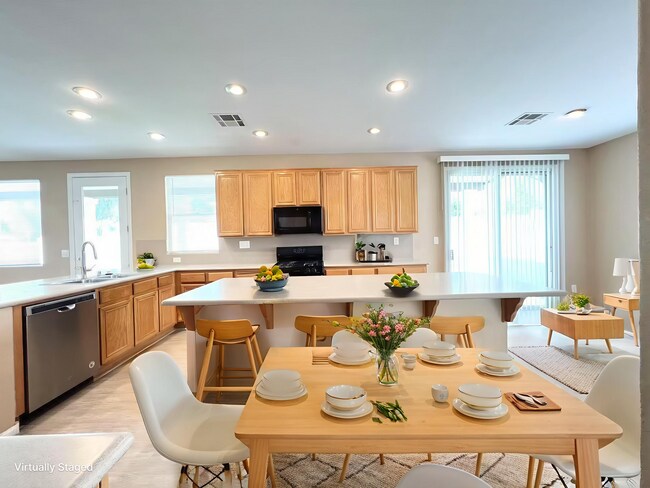 Foto del edificio - BEAUTIFUL SINGLE STORY HOUSE features cont...