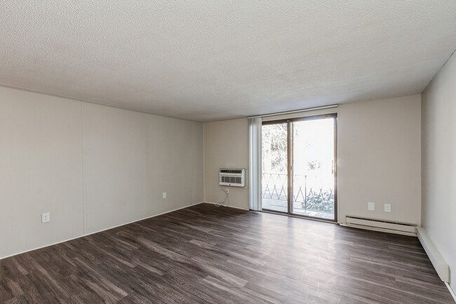 Building Photo - ReNew Taunton Apartment Collection
