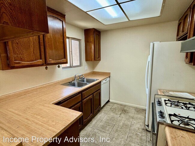 Building Photo - 2 br, 1.5 bath House - 720 N. Mollison Ave...