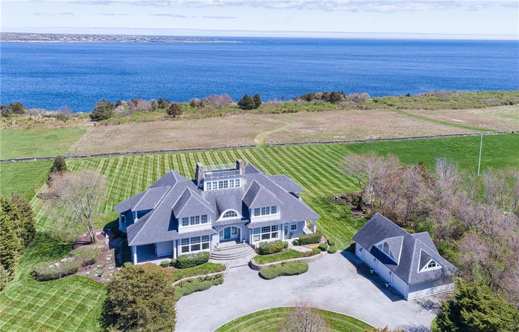 Foto principal - 597 Beavertail Rd