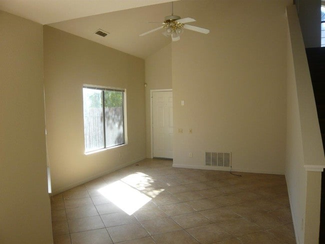 Building Photo - 2079 Meadowlark Ln