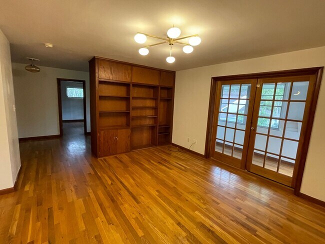 Building Photo - Great 2nd Floor 2 Bedroom, 1 Bath In Duckpond