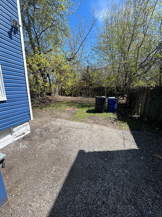 Building Photo - Great 2 Story 3 bedroom home