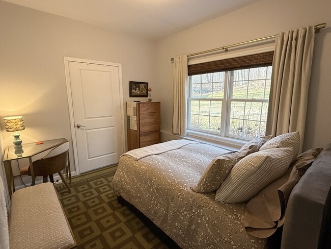 Foto del edificio - 20 Maple Hill Rdge