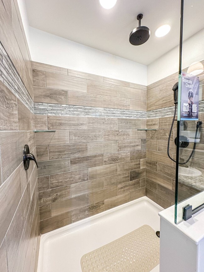 Building Photo - 214 Taylor Rd